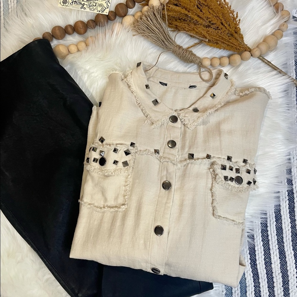 NEW PLUS | Women’s | Stud Distressed Hem Button Down